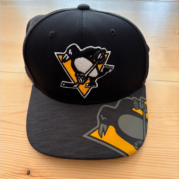 Pittsburg penguins hat size small - Picture 1 of 4